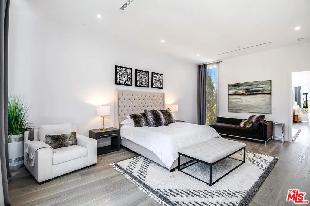 18016 Valley Vista Boulevard, Encino, California 91316 home-pic-15